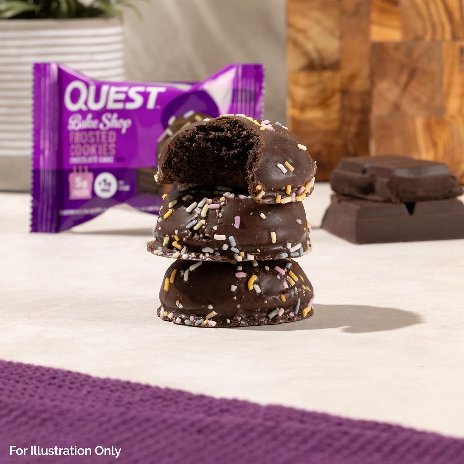 (BBF26/Nov/25)Quest Protein Frosted Cookie Chocolate Cake - 1 Box (8 Pieces)
