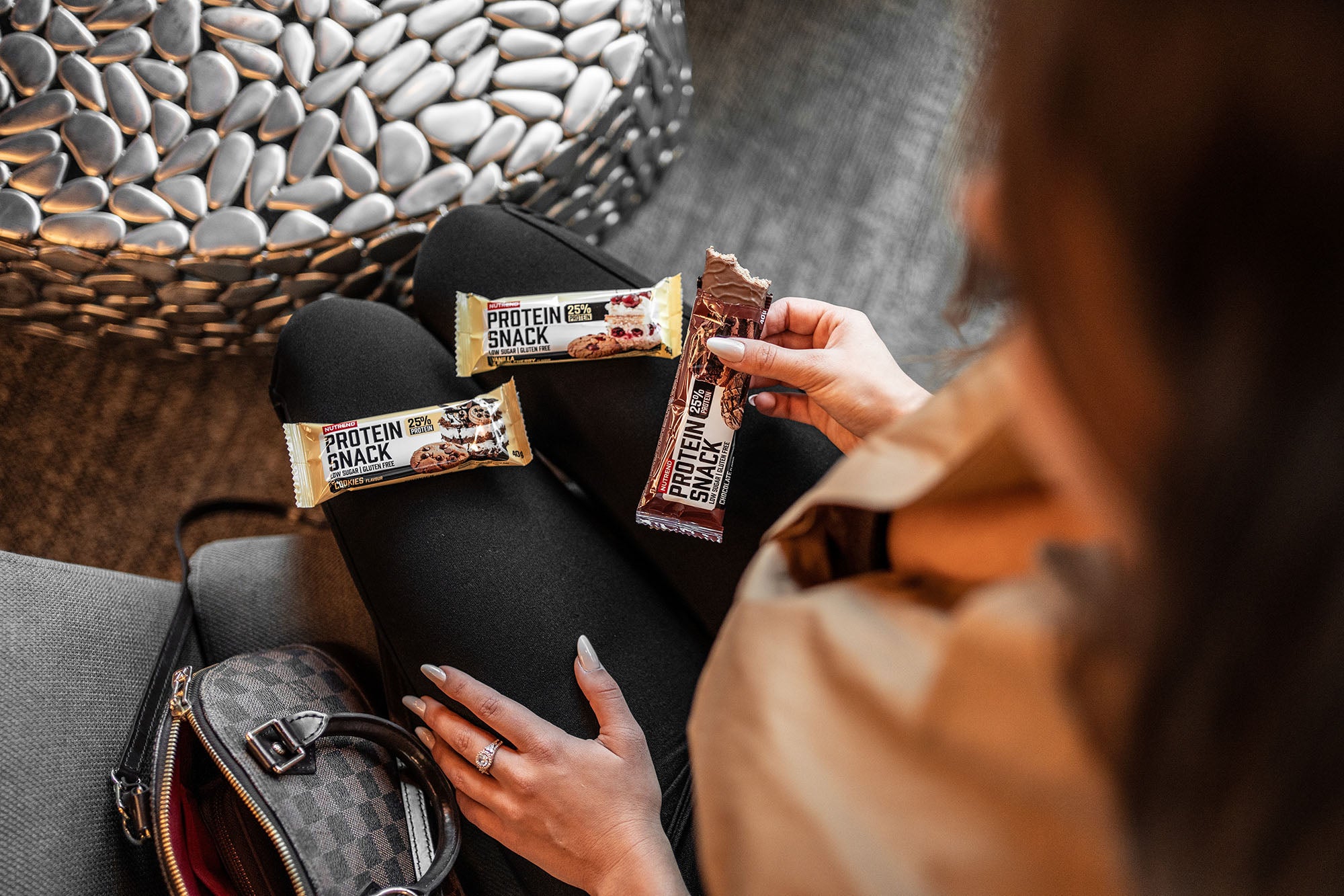 โปรตีนบาร์ Nutrend Protein Snack - Chocolate in Milk Chocolate (1 Box / 30 Bars)