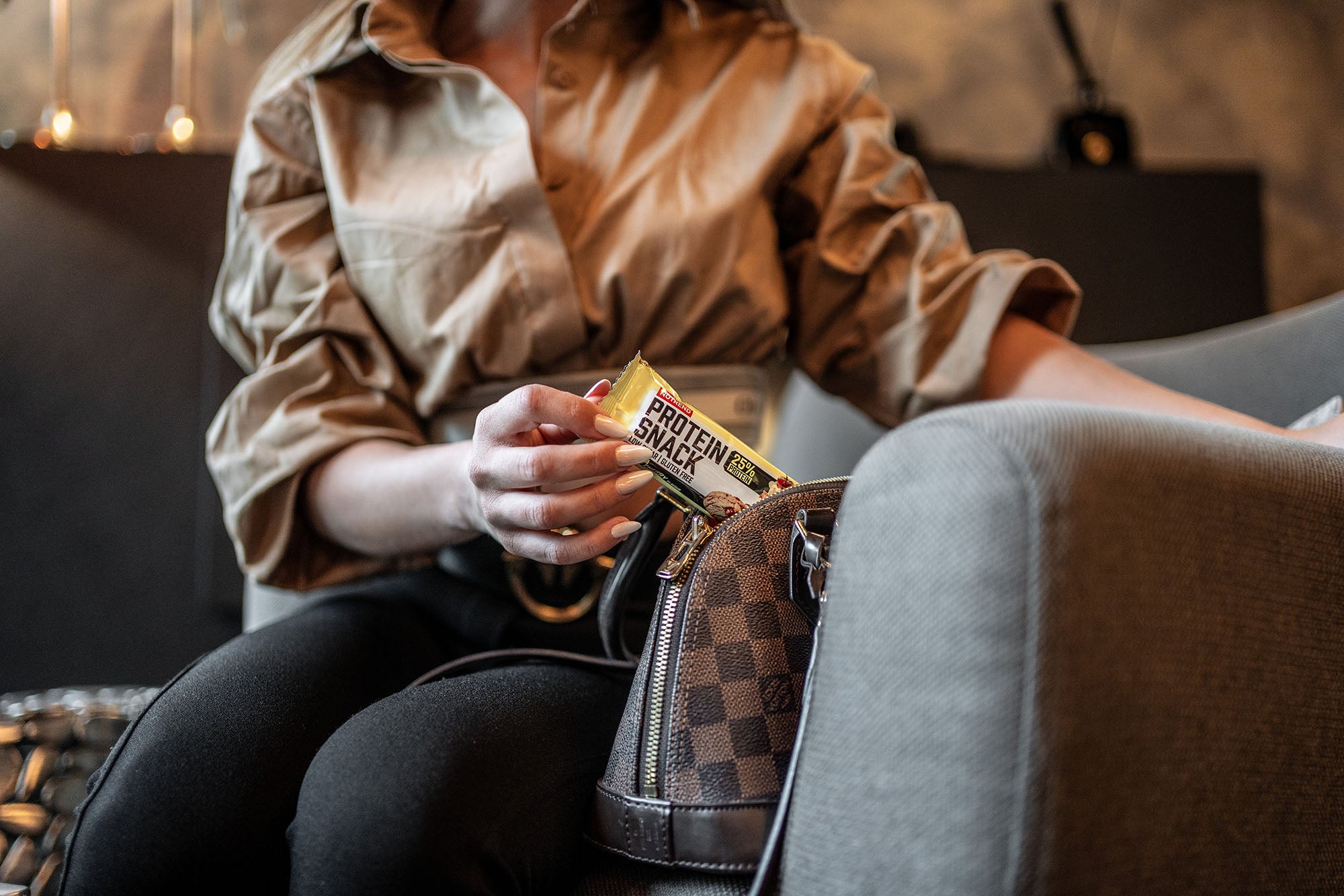 โปรตีนบาร์ Nutrend Protein Snack - Chocolate in Milk Chocolate (1 Box / 30 Bars)